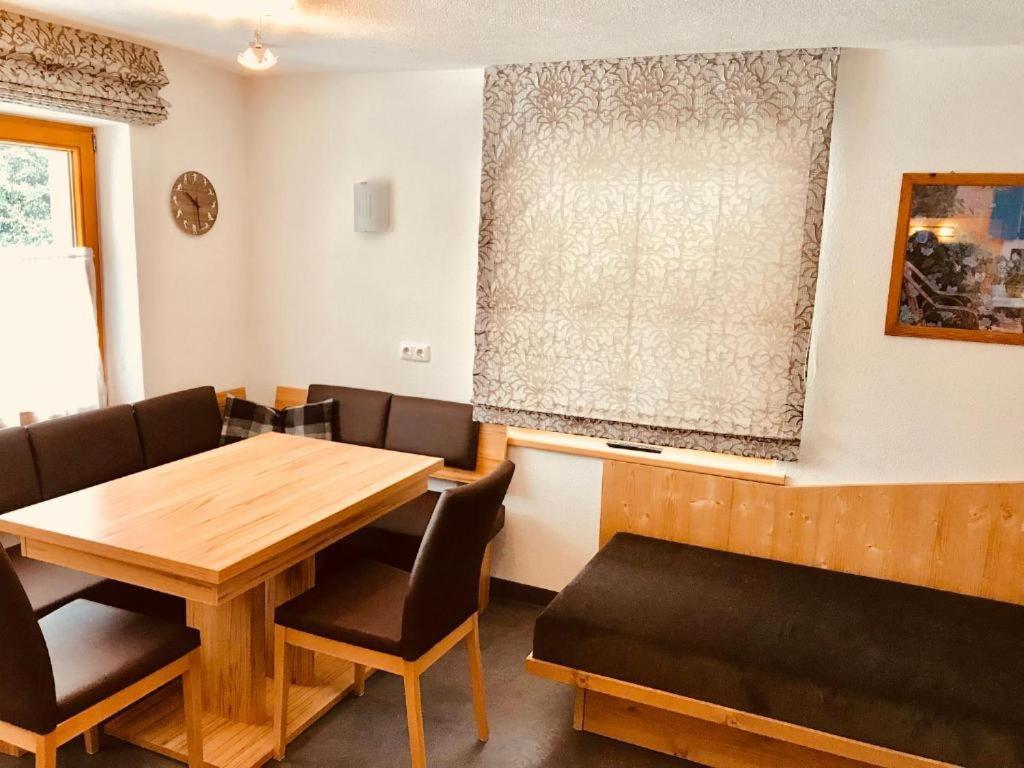 Haus Steissbach Apartment Sankt Anton am Arlberg Bagian luar foto