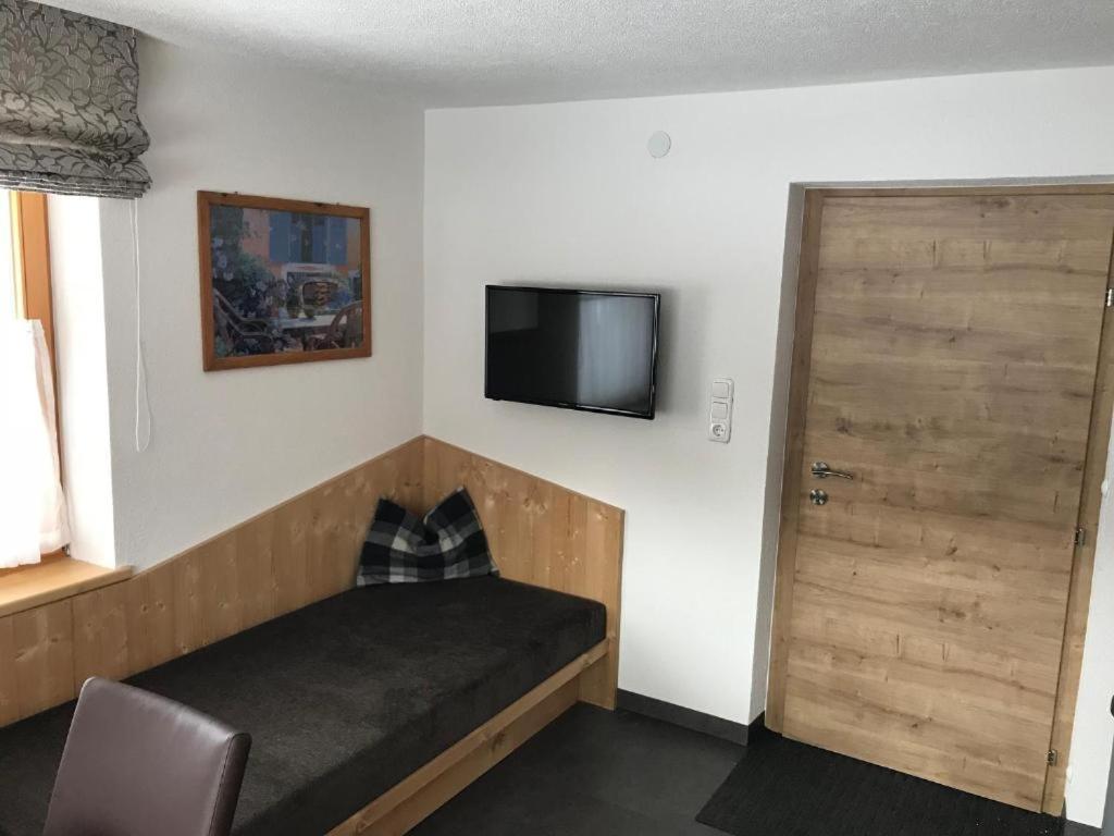 Haus Steissbach Apartment Sankt Anton am Arlberg Bagian luar foto