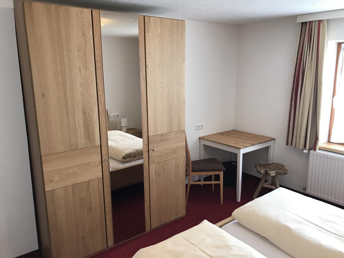 Haus Steissbach Apartment Sankt Anton am Arlberg Bagian luar foto