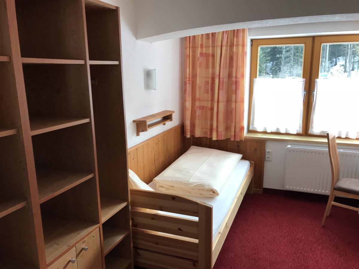 Haus Steissbach Apartment Sankt Anton am Arlberg Bagian luar foto